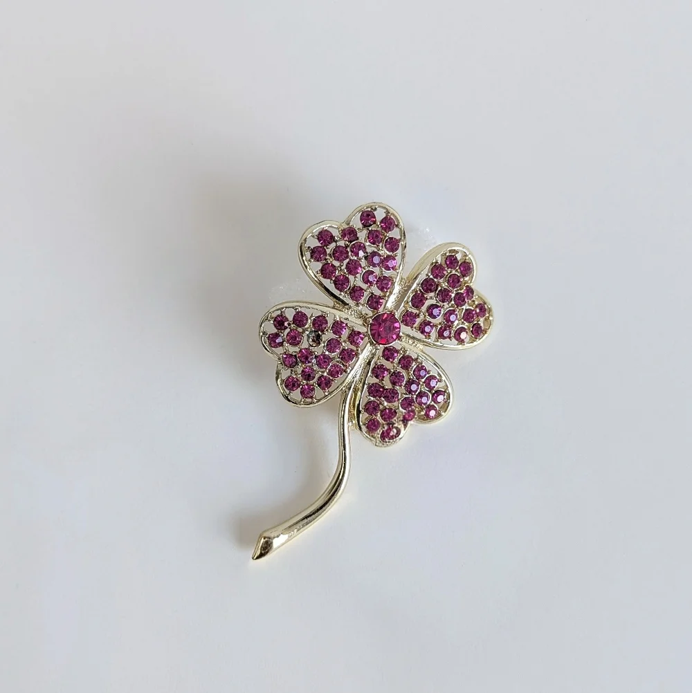 Vintage Sarah Coventry 4-Leaf Clover Brooch Fuchsia Rhinestone Lucky Charm Pin - Picture 2 of 9